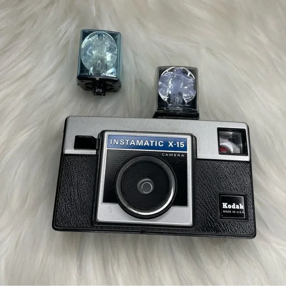 📸 Vintage Kodak instamatic x15 camera + leather bag